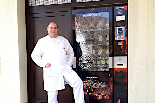 Warenautomat mit Grillfleisch und Würstchen